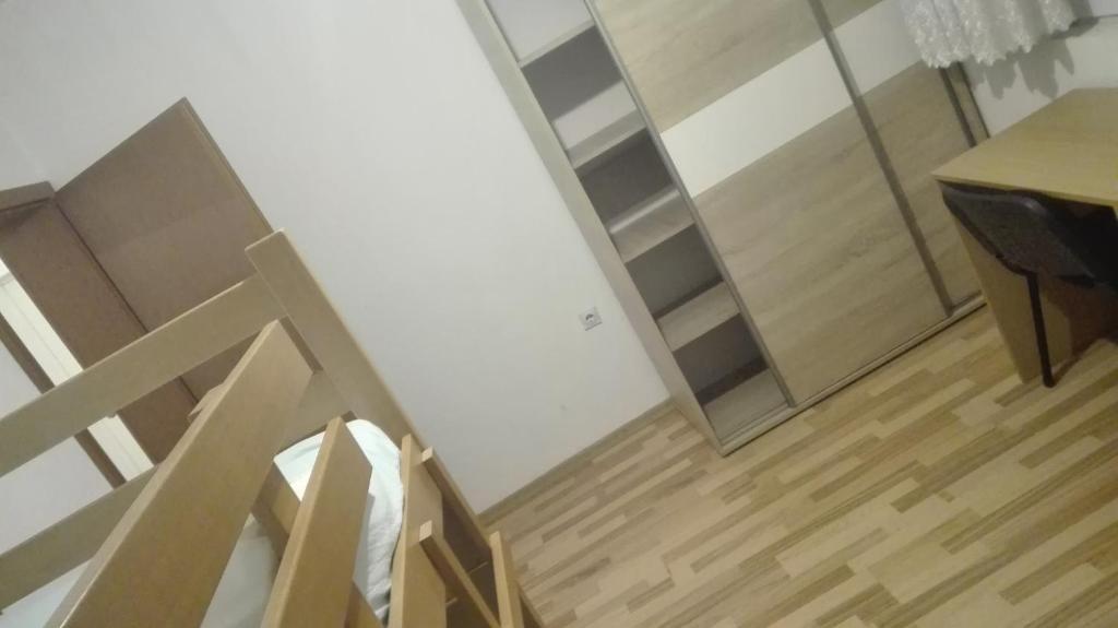 Бар: Apartman 72