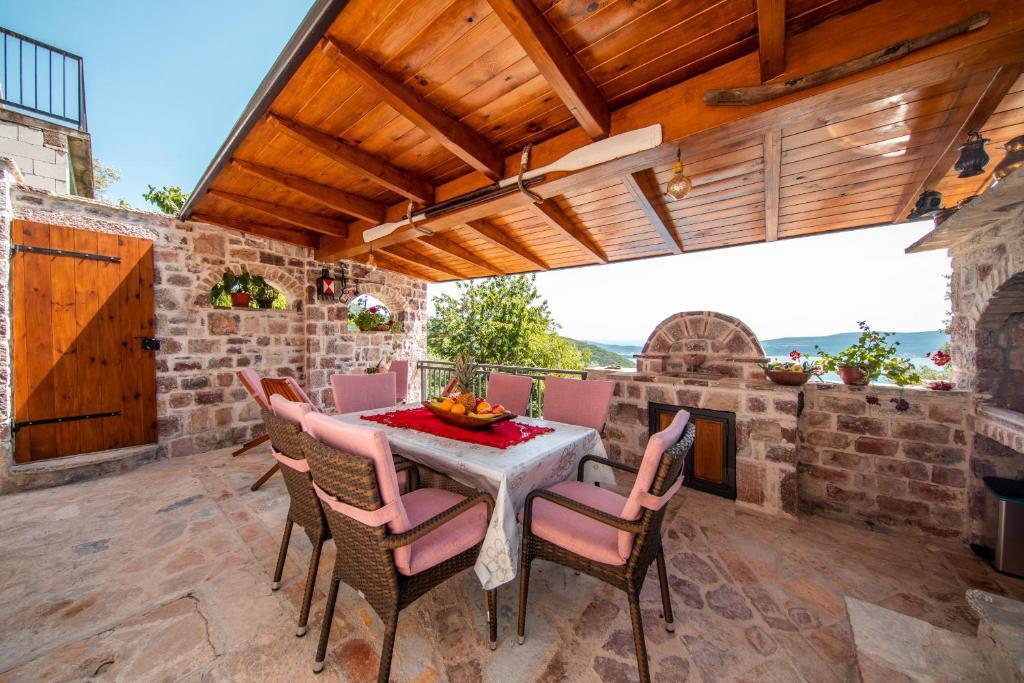Тиват: Old Stone House Tivat Villas I&Ii