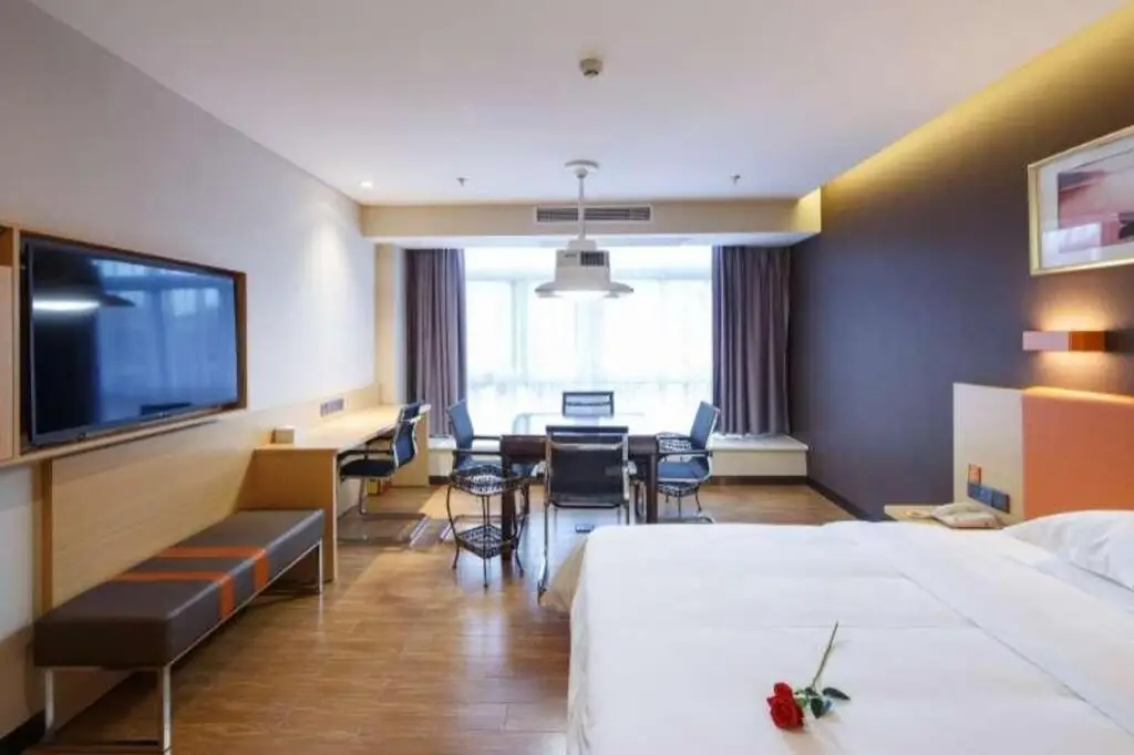 Чунцин: 7 Days Premium (Chongqing Liangping People's Square Center)