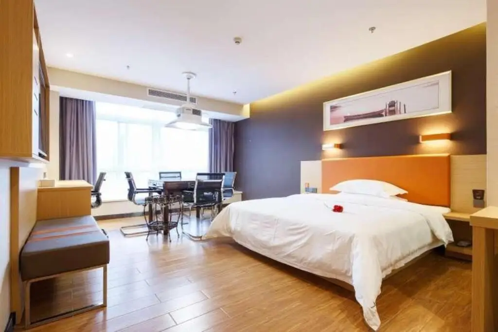 Чунцин: 7 Days Premium (Chongqing Liangping People's Square Center)