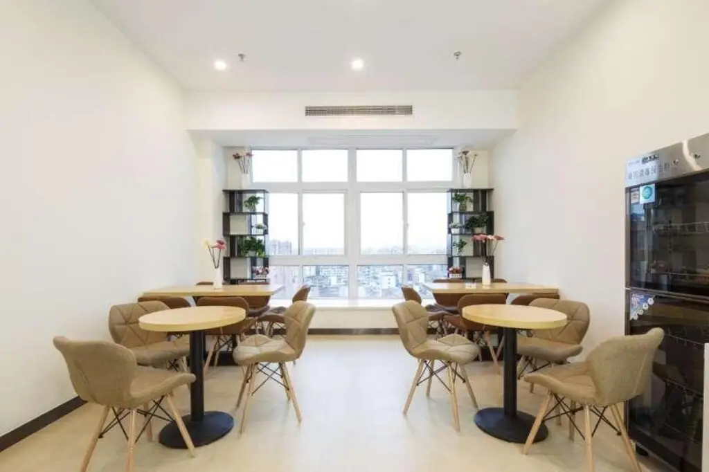 Чунцин: 7 Days Premium (Chongqing Liangping People's Square Center)