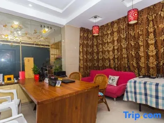 Шанхай: Jiayou Apartment