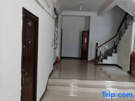Шанхай: Jiayou Apartment