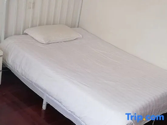 Шанхай: Jiayou Apartment