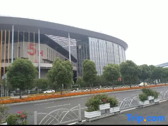 Шанхай: Jiayou Apartment