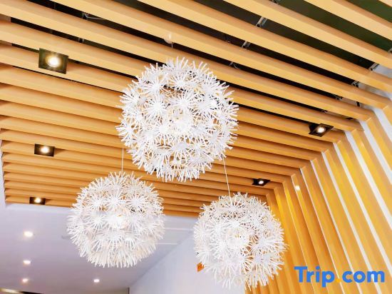 Хами: Home Inn Baiyun Hotel (Hami Railway Station Bayi North Road Branch)
