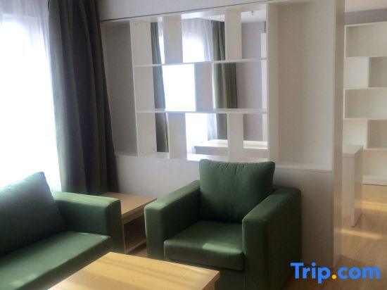 Хами: Home Inn Baiyun Hotel (Hami Railway Station Bayi North Road Branch)