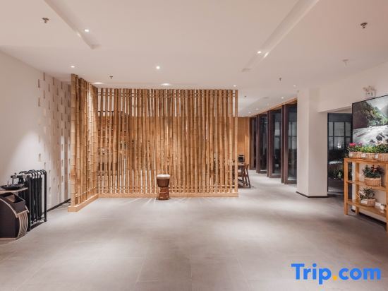 Дали: Nujiang Memory Riverview Hotel