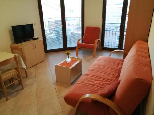 Петровац: Apartment Orange