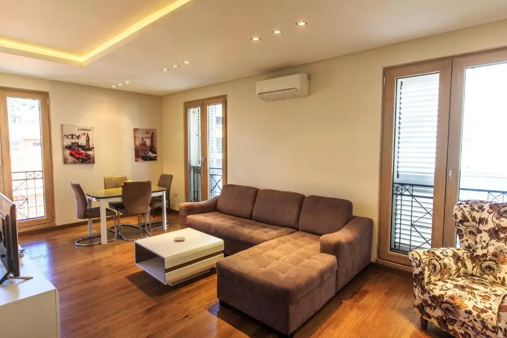 Петровац: De Lux Apartments