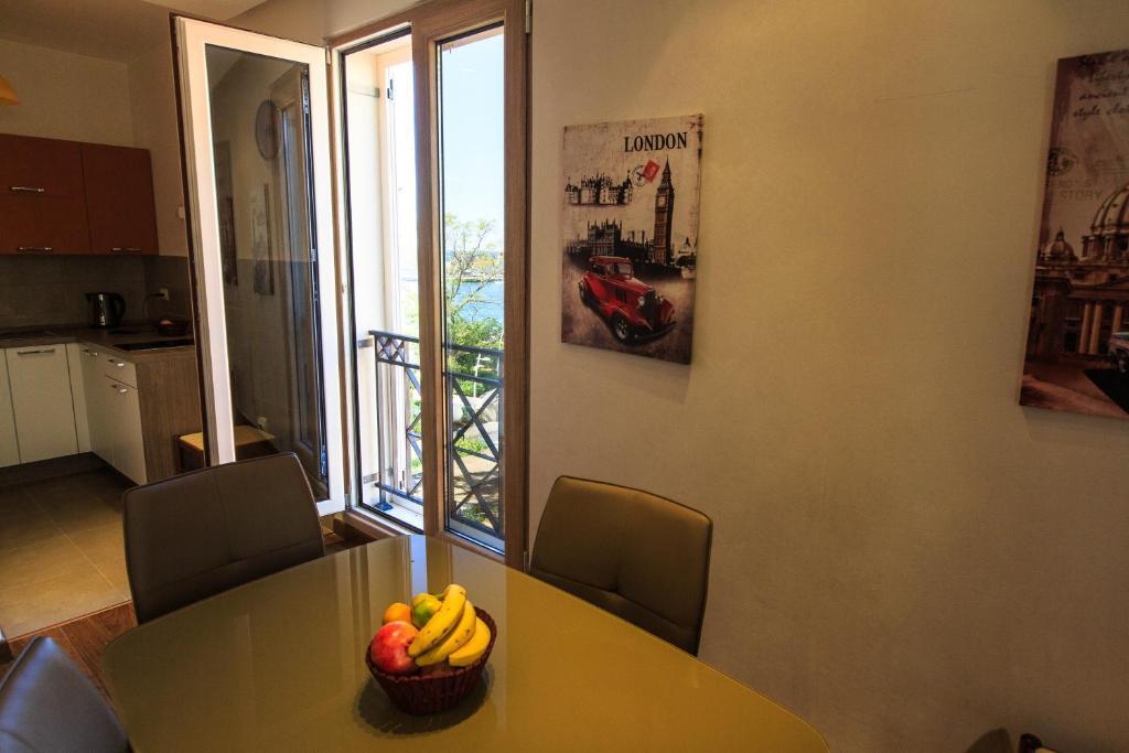Петровац: De Lux Apartments