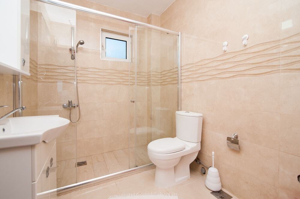 Бусат: Open Sea Luxury Apartments