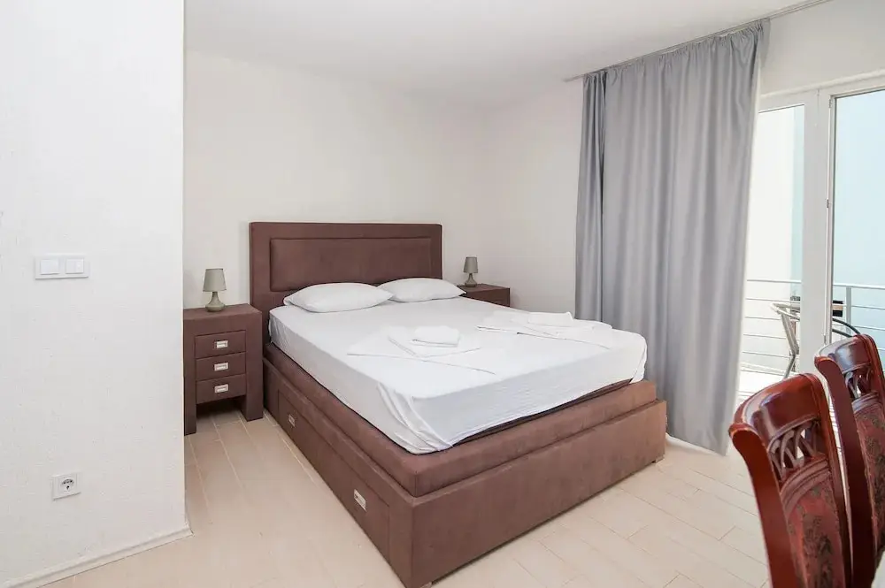Бусат: Open Sea Luxury Apartments