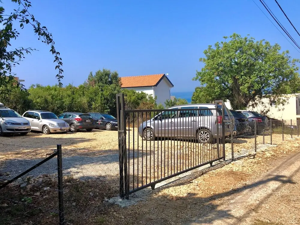 Бусат: Open Sea Luxury Apartments