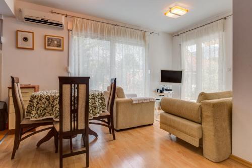 Доброта: Apartments Frezija