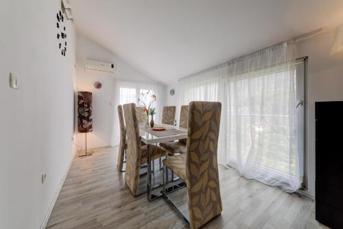 Доброта: Apartments Frezija