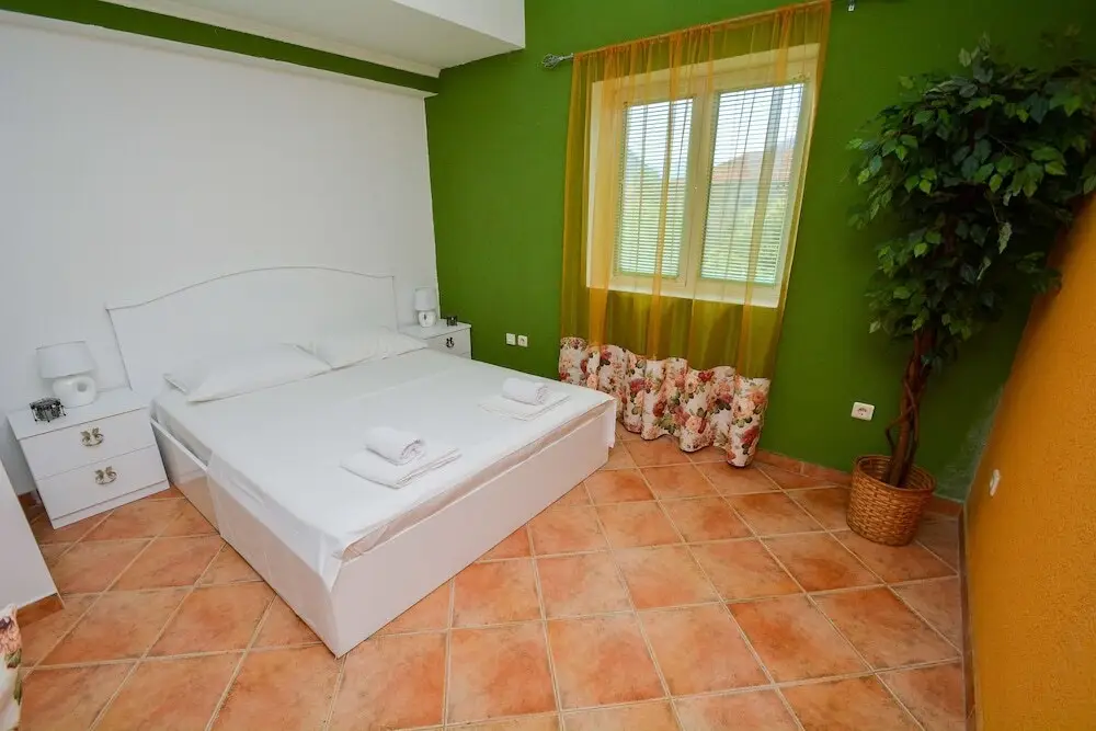 Доброта: Apartments House 91