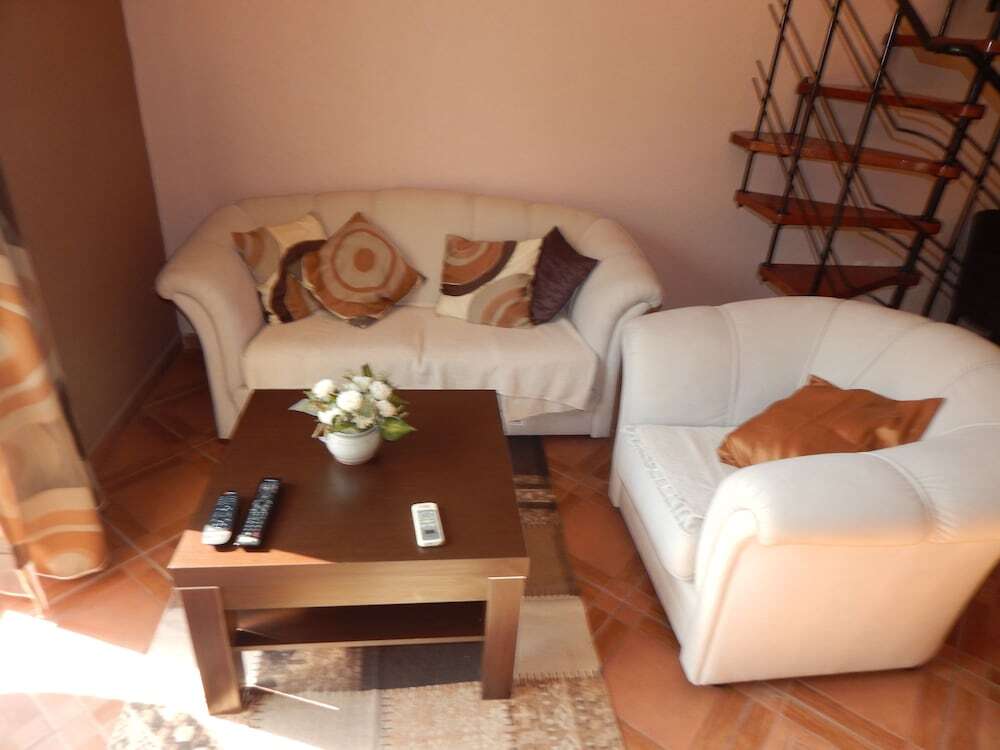 Доброта: Apartments House 91