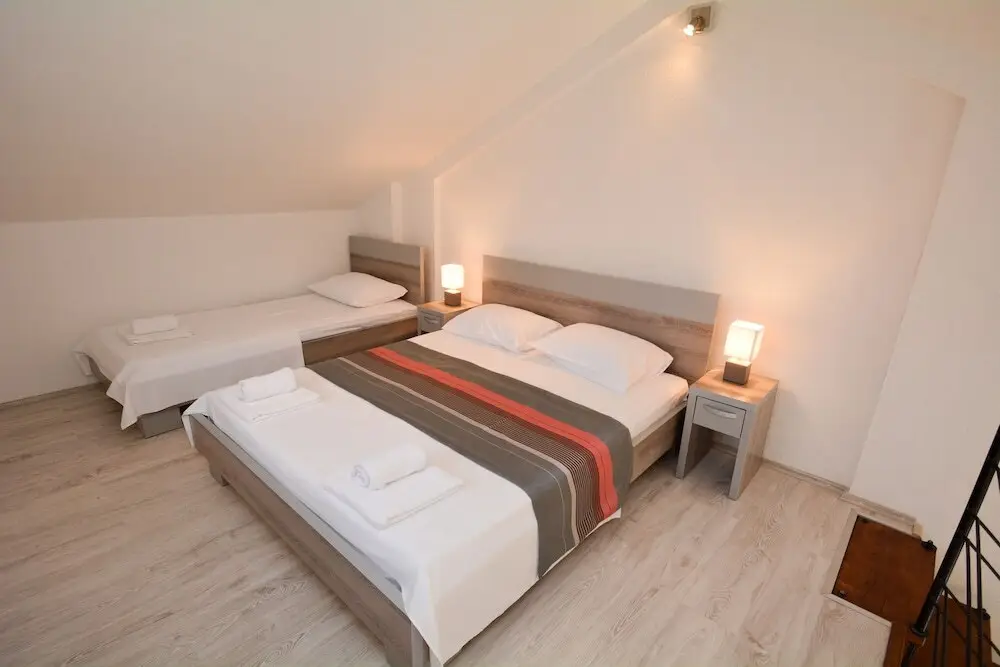 Доброта: Apartments House 91