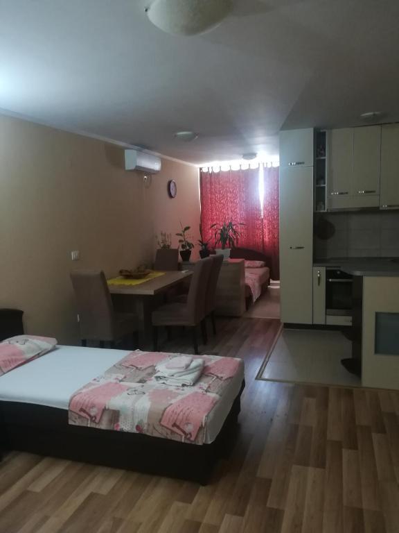 Будва: Apartments Vis Jaz