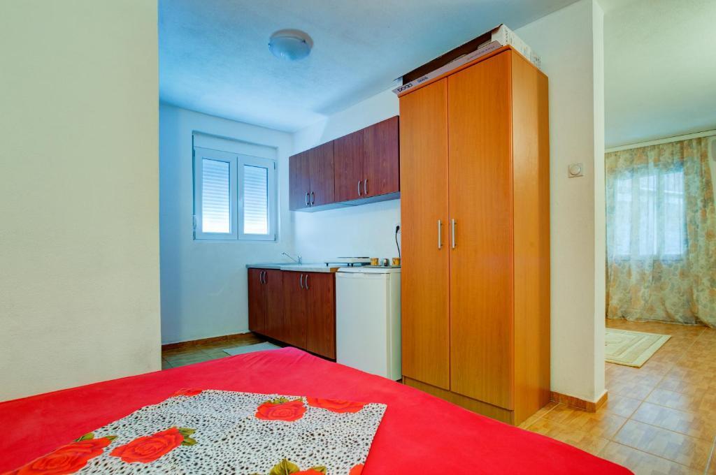 Бусат: Apartments Radost
