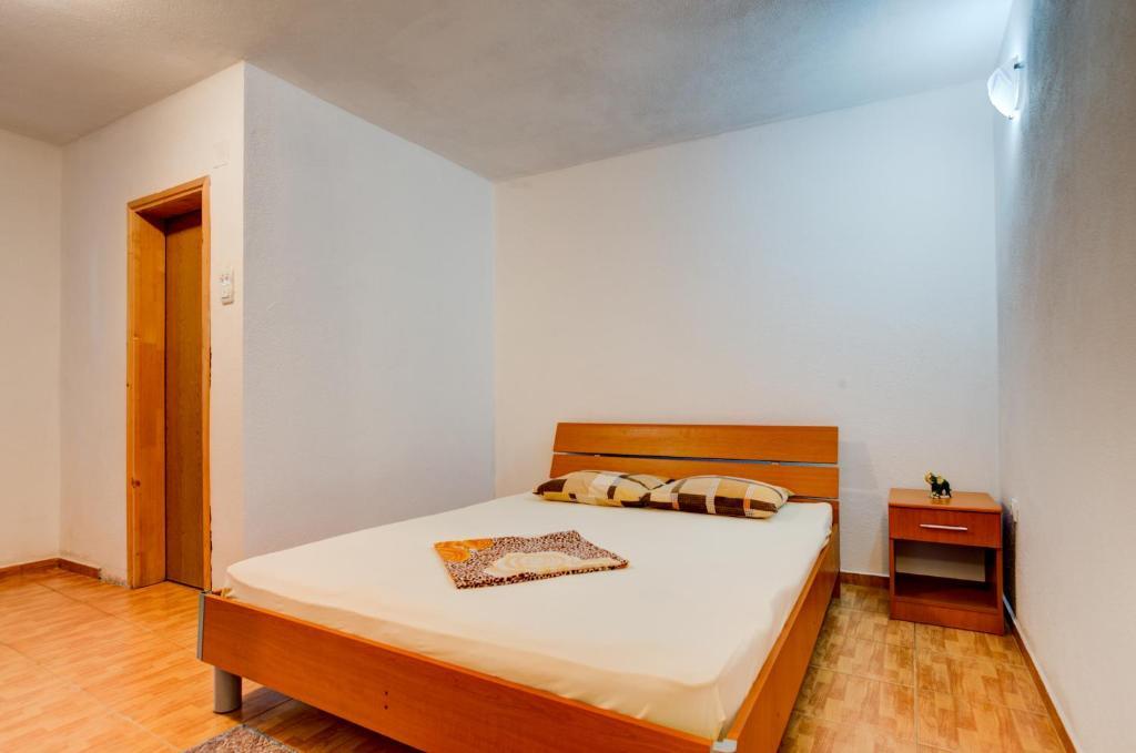 Бусат: Apartments Radost