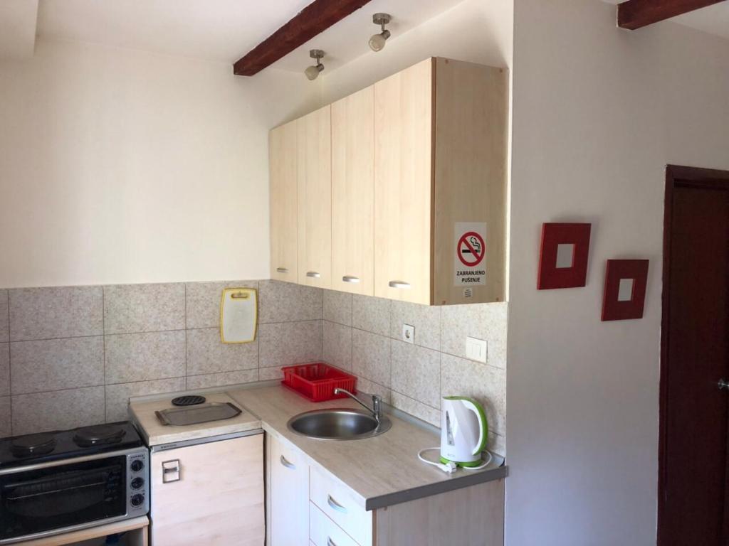 Цетине: Cvjetni Apartmani