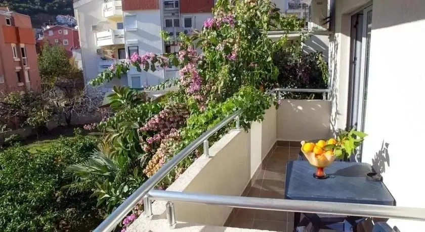 Будва: Apartments Victoria