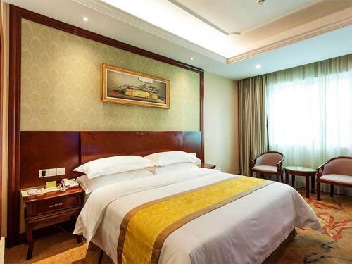 Нанкин: Vienna Hotel Nanjing Longjiang