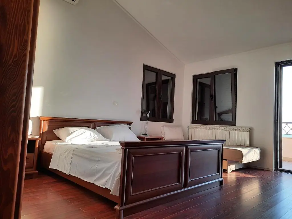 Катун-Режевичи: Villa Lipski