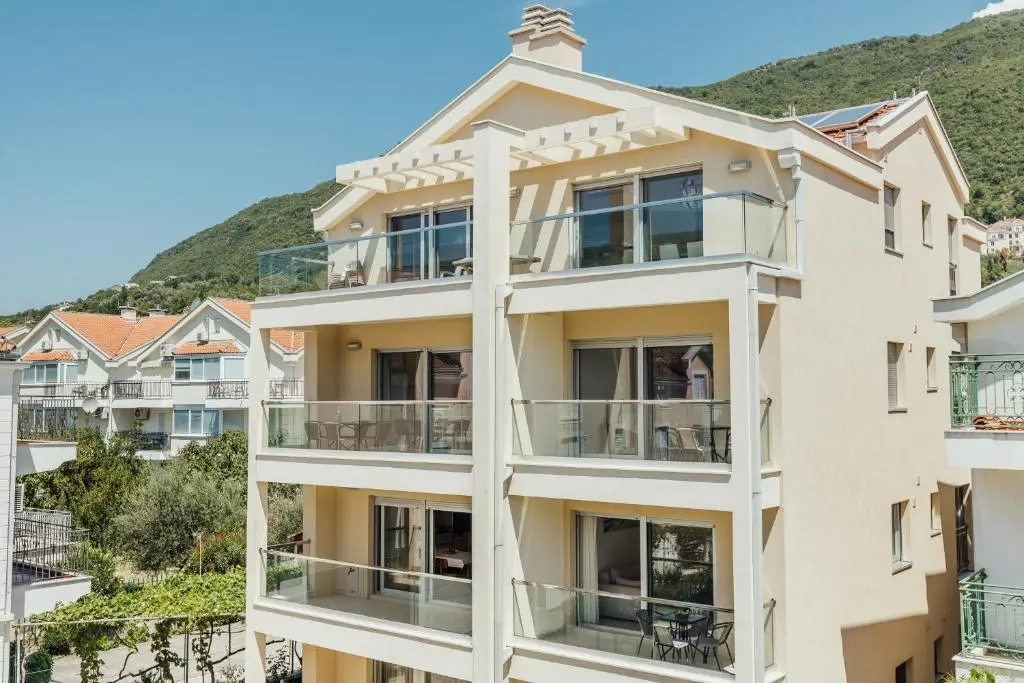 Деновичи: Apartments Villa Swissmonte