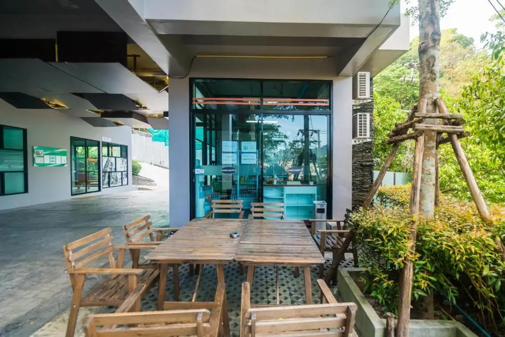Кату: Emerald Terrace Apartments by Lofty