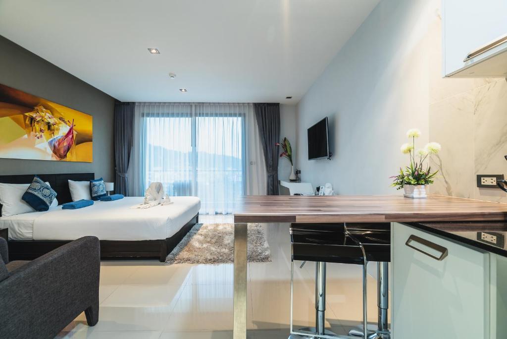 Кату: Emerald Terrace Apartments by Lofty