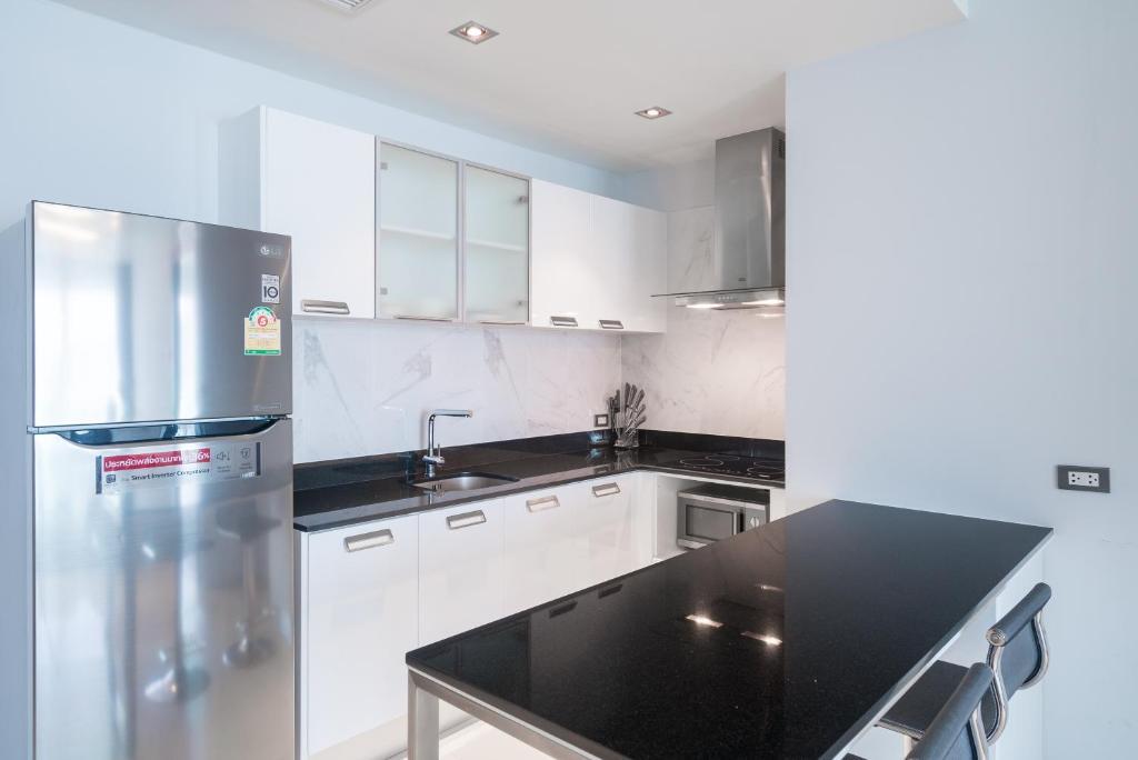 Кату: Emerald Terrace Apartments by Lofty