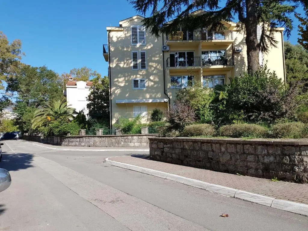 Тиват: Bright Central Apartman