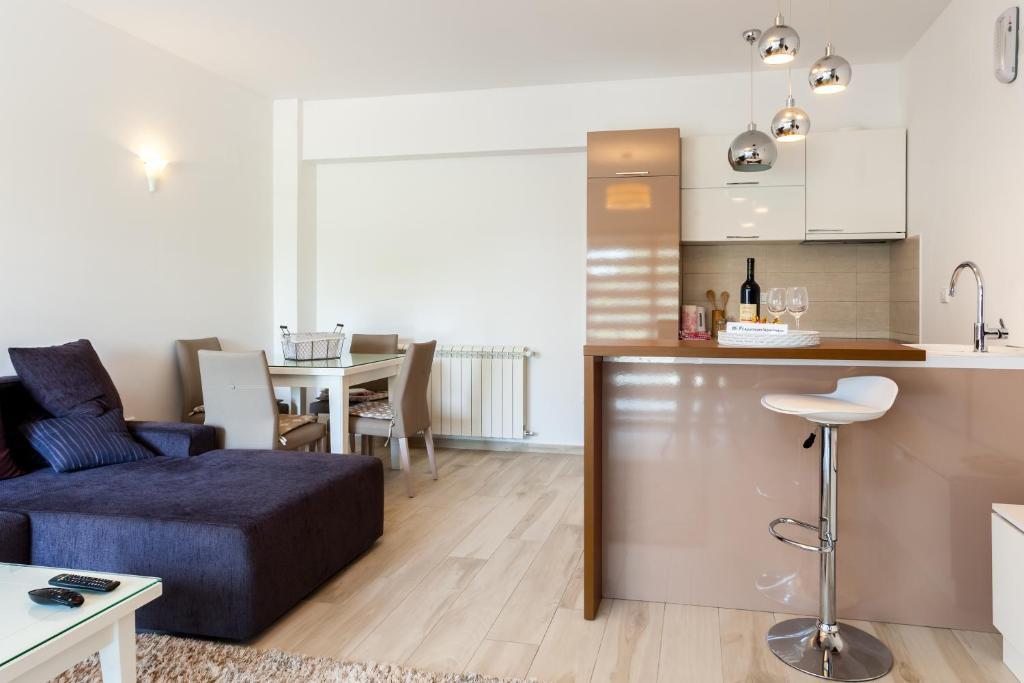 Бар: Apartments Davor