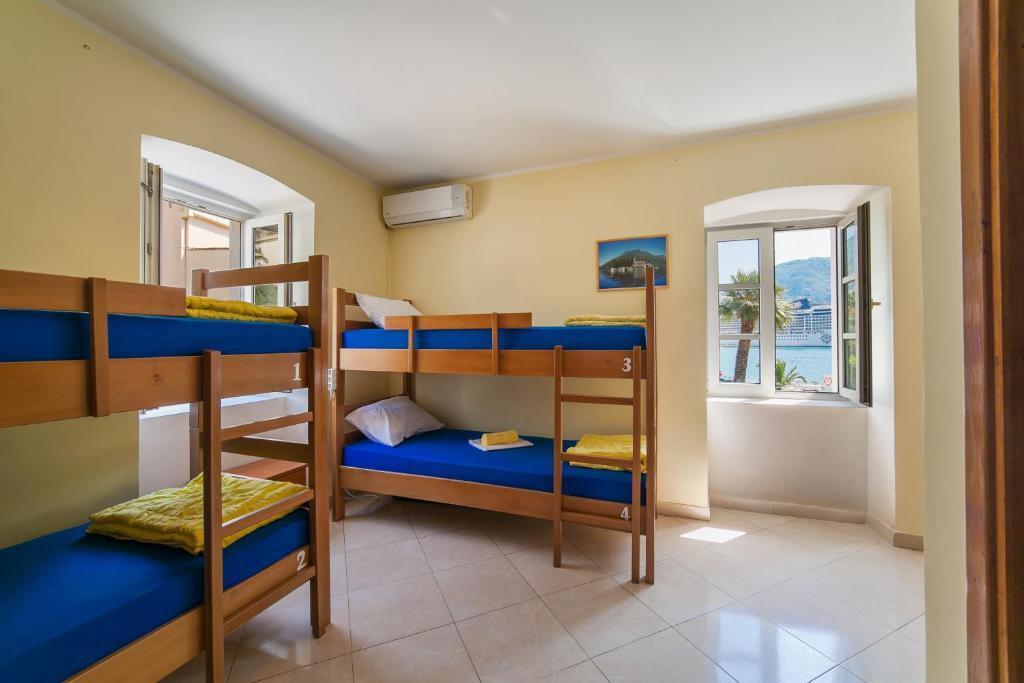 Доброта: Montenegro Hostel 4U Party