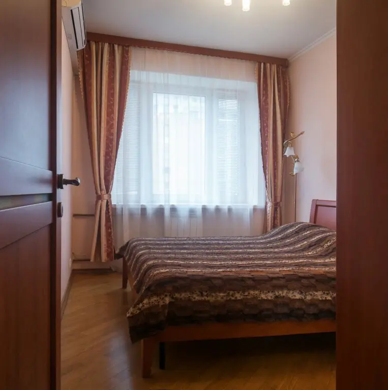 Москва: 4 Rooms At Smolenskaya Apartments