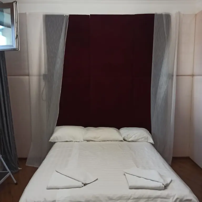 Санкт-Петербург: Меблированные комнаты  5 Rooms Apartment Nika Nevsky 88