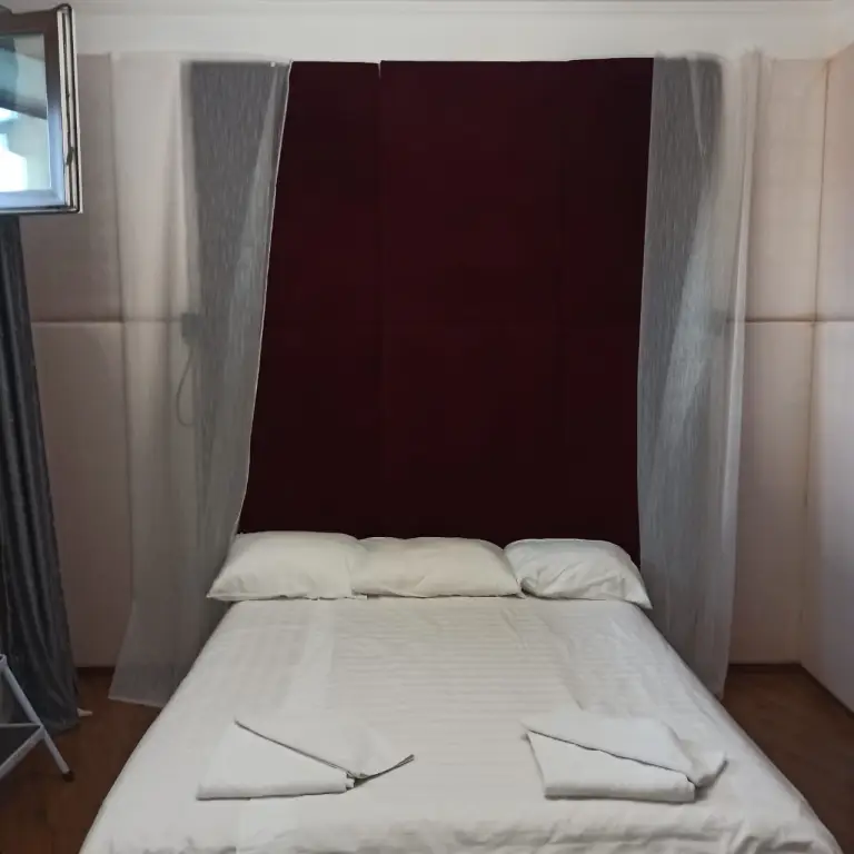 Санкт-Петербург: Меблированные комнаты 5 Rooms Apartment Nika Nevsky 88