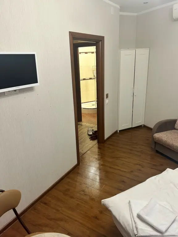 Санкт-Петербург: Меблированные комнаты 5 Rooms Apartment Nika Nevsky 88