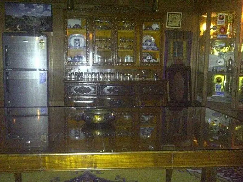 Шринагар: Houseboat New Dongola