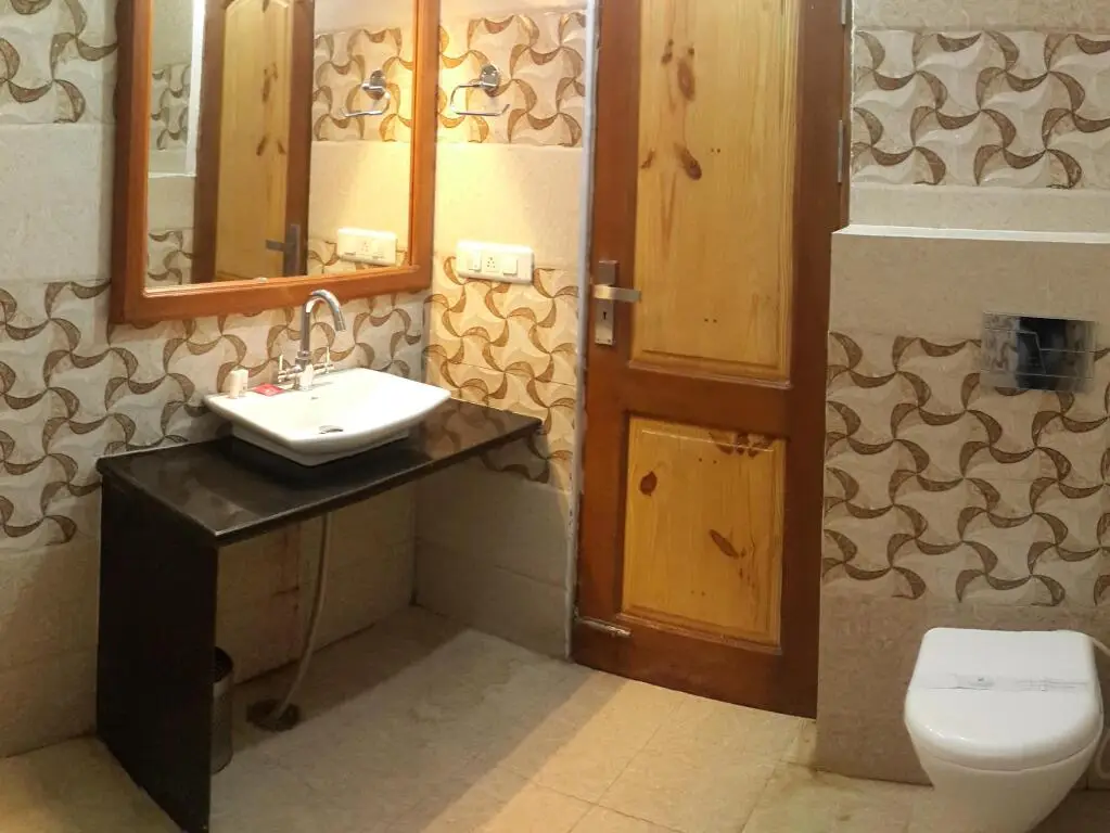 Казаули: Hotel Shivalik