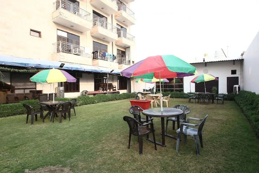 Hotel Vrinda Palace — фото 1