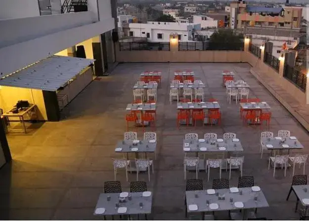 Хоспет: The SSLR Hotel