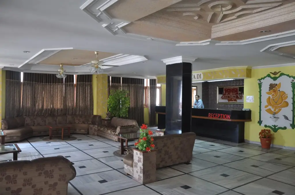 Катра: Hotel Bhawani International