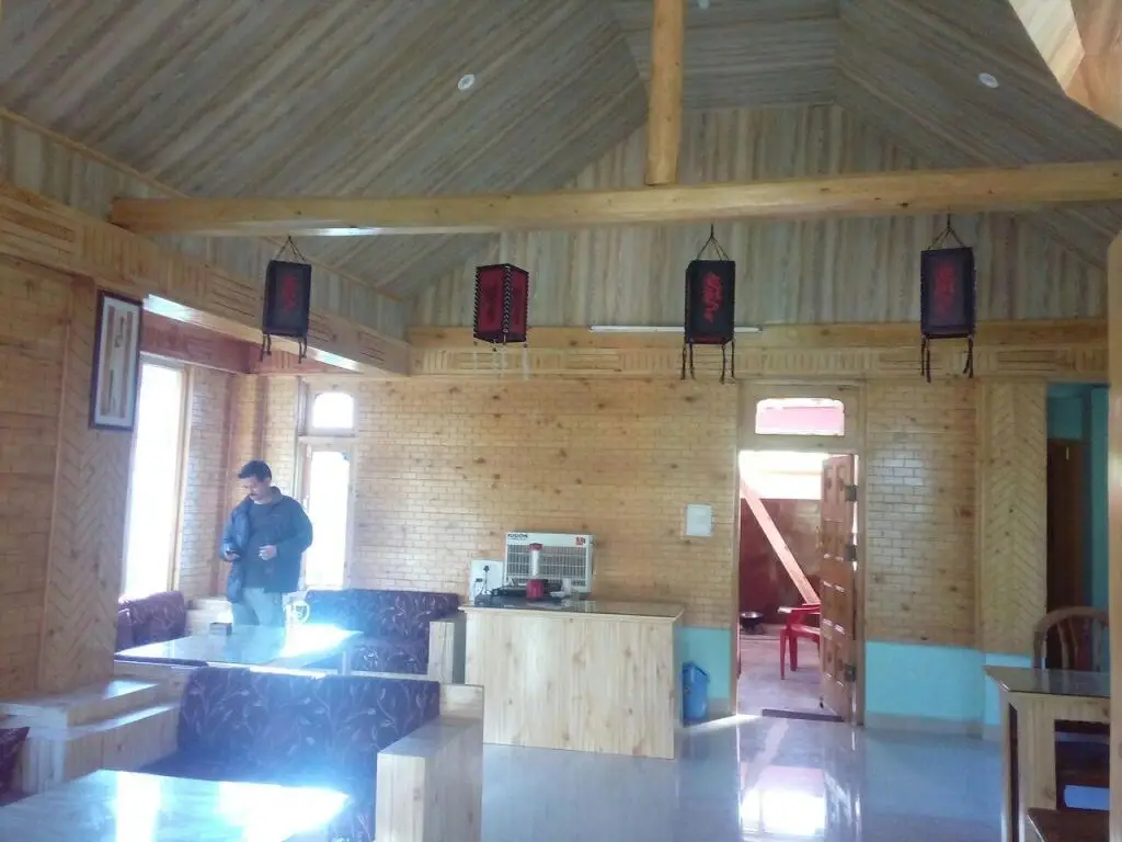 Банджар: Dev Conifers Cafe and Cottages