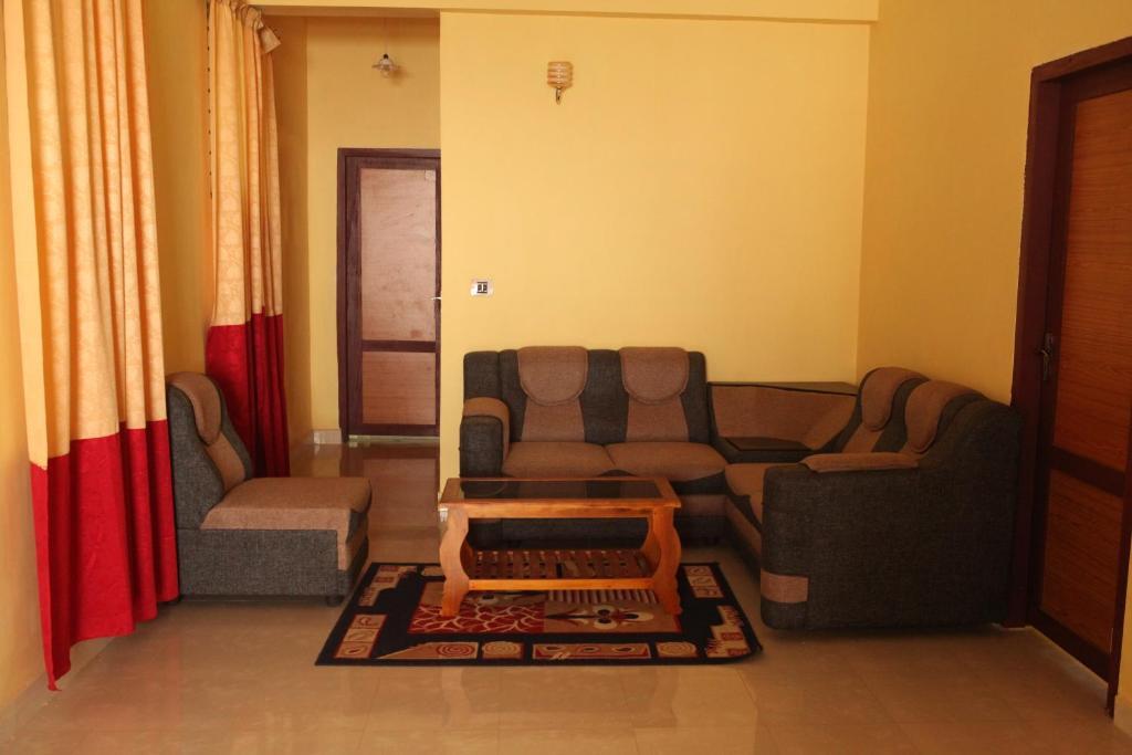 Чираккал: Redrose Service Apartment