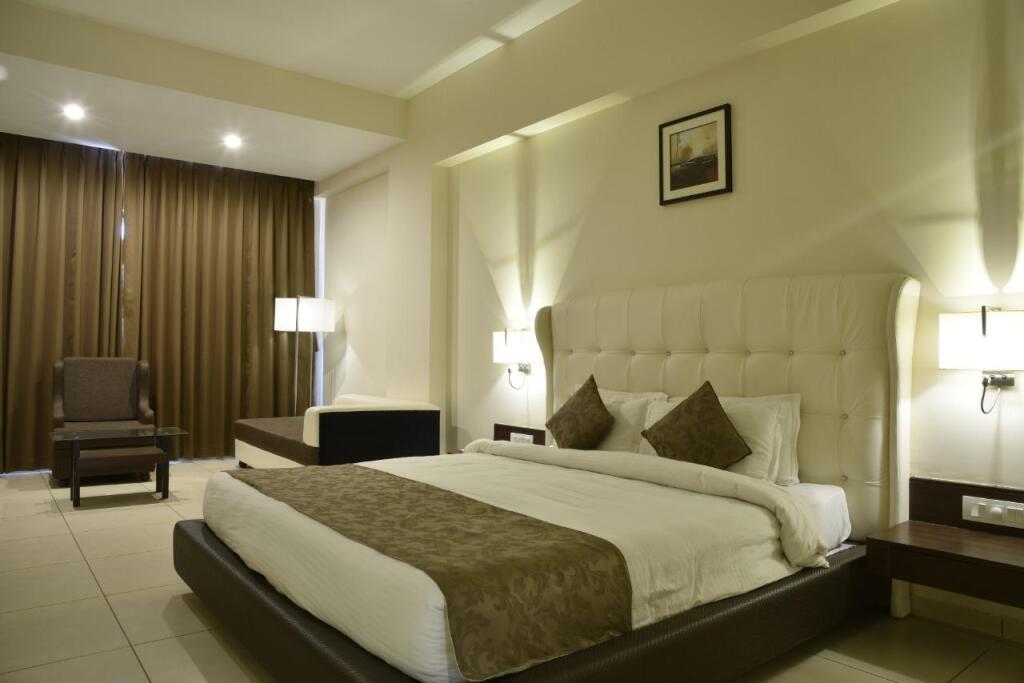 Сапутара: Hotel Lakeview