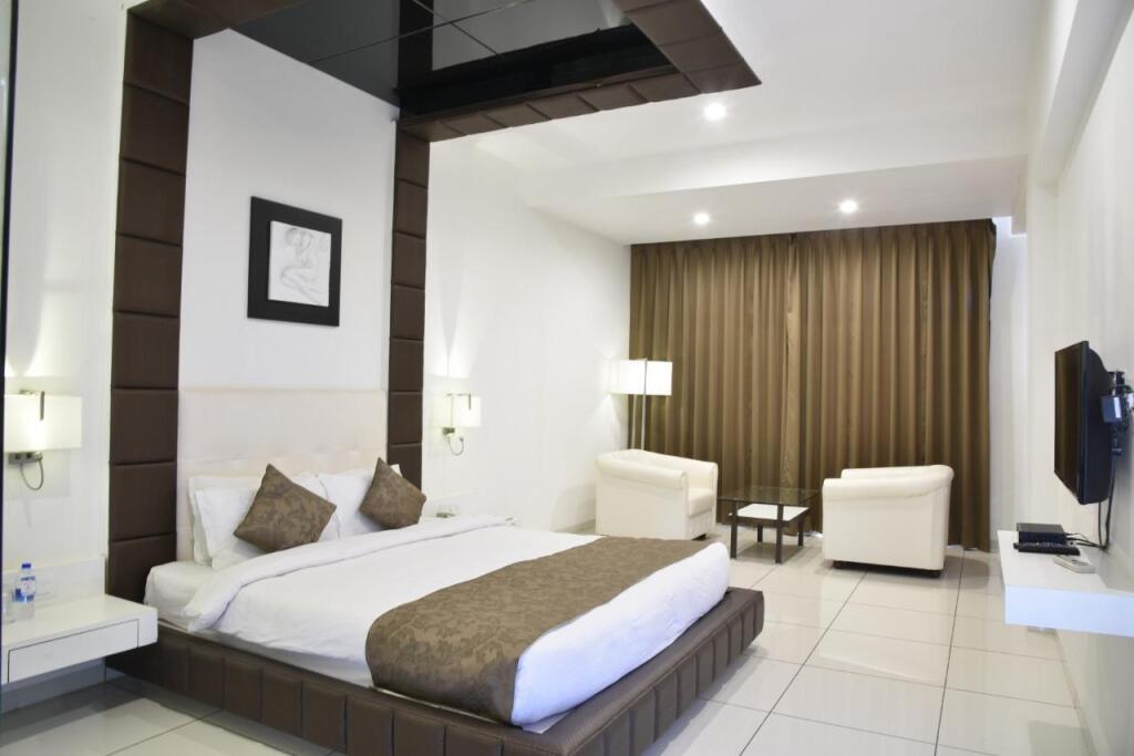Сапутара: Hotel Lakeview